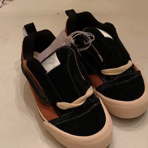 NWT x Disney 100th Scar Knu Skool Vans Black and Brown Kids Sneakers 4 Boys